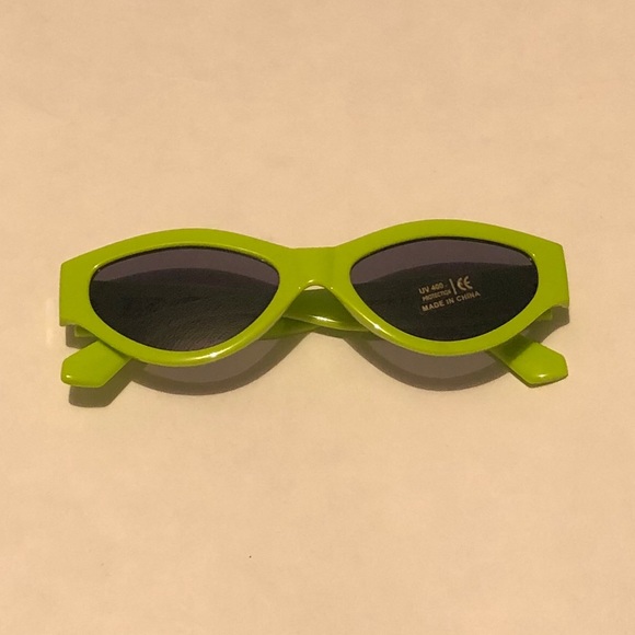 SALE Petals and Peacocks Sunglasses - Picture 2 of 9